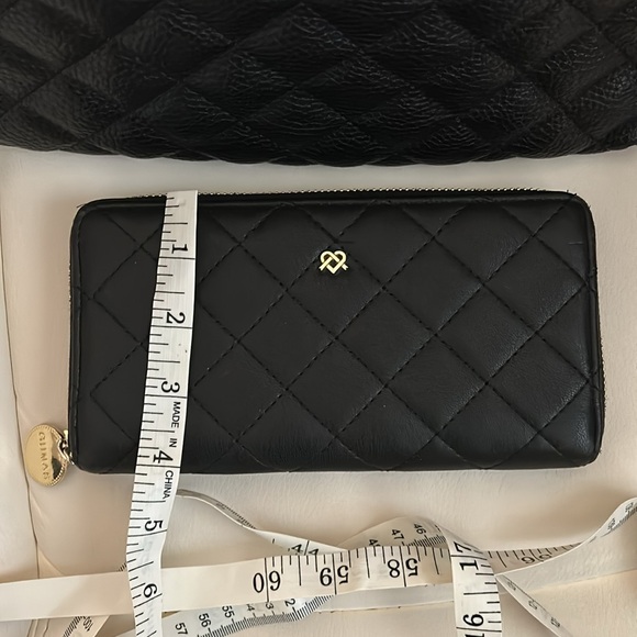 Gunas - black and gold handbag and wallet set. Vegan. Quilted design. - Picture 15 of 16